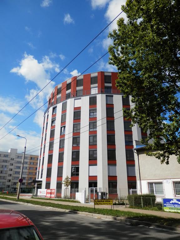 Ubytovaci Zarizeni Koleje Pedagog Ceske Budejovice Esterno foto