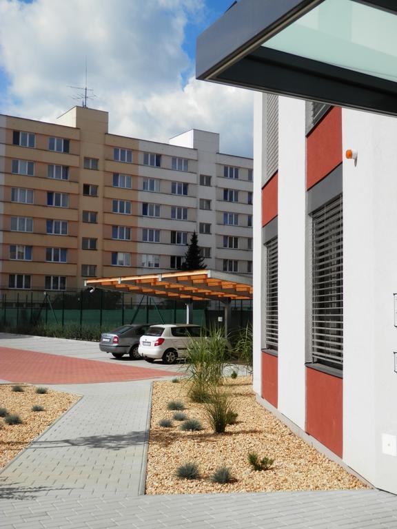 Ubytovaci Zarizeni Koleje Pedagog Ceske Budejovice Esterno foto